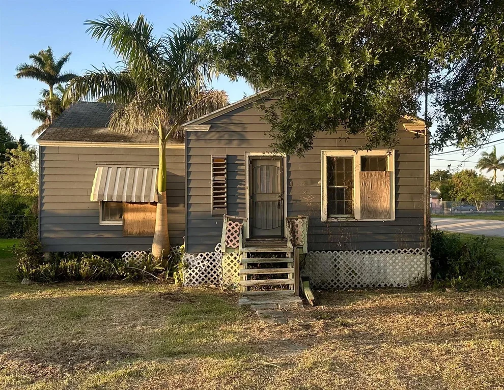 Unit for sale at 201 SW Avenue D, Belle Glade, FL 33430