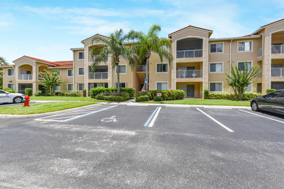 Unit for sale at 1590 S 42nd Circle, Vero Beach, FL 32967