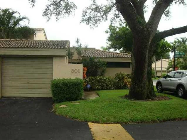 Unit for sale at 301 Bonnie Brae Way, Hollywood, FL 33021