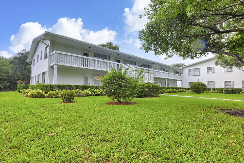 Unit for sale at 64 Oakridge E, Deerfield Beach, FL 33442