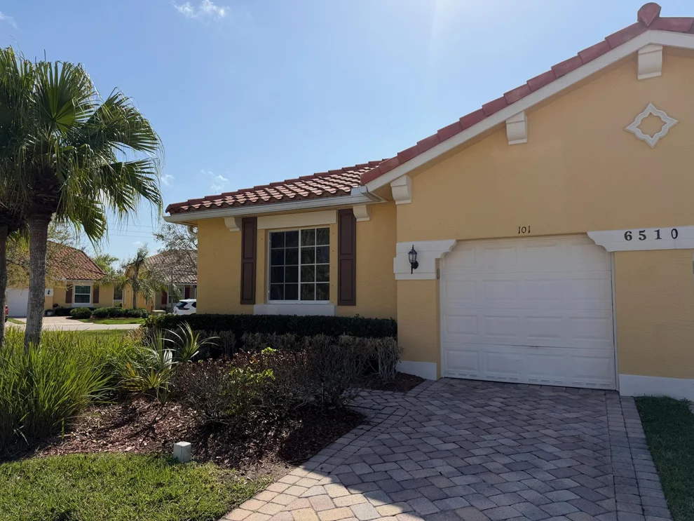 Unit for sale at 6510 Oxford Circle, Vero Beach, FL 32966