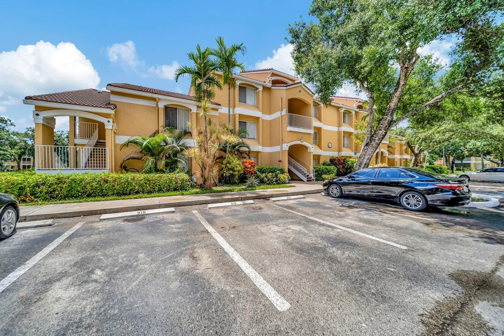 Unit for sale at 2607 NW 33rd, Oakland Park, FL 33309