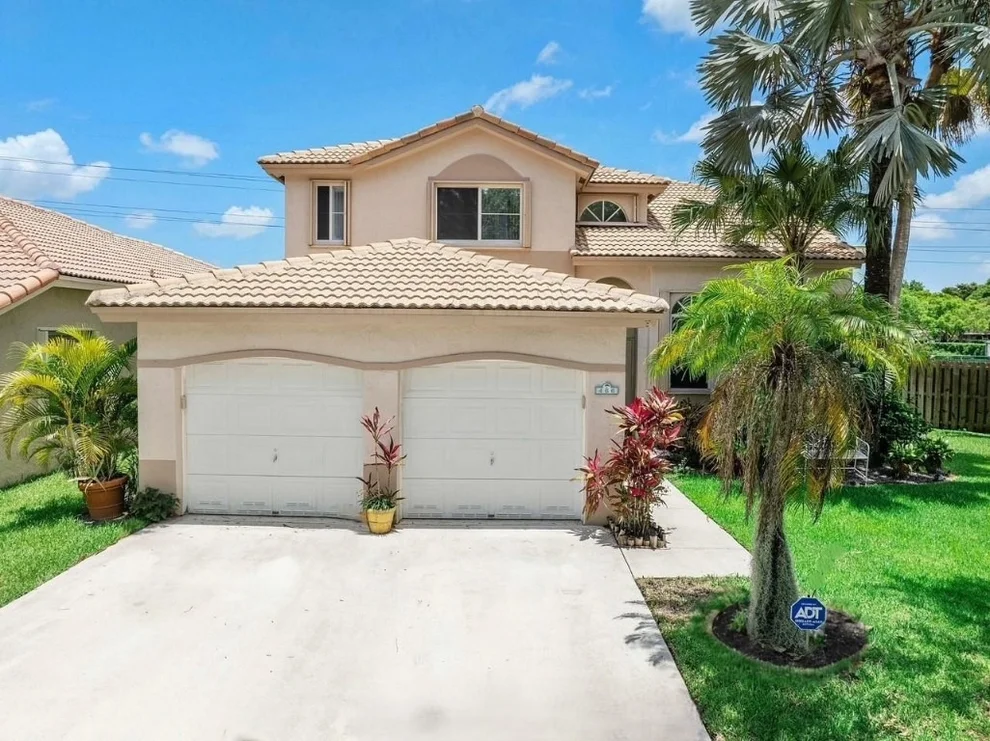 Unit for sale at 466 E Royal Cove Circle, Davie, FL 33325