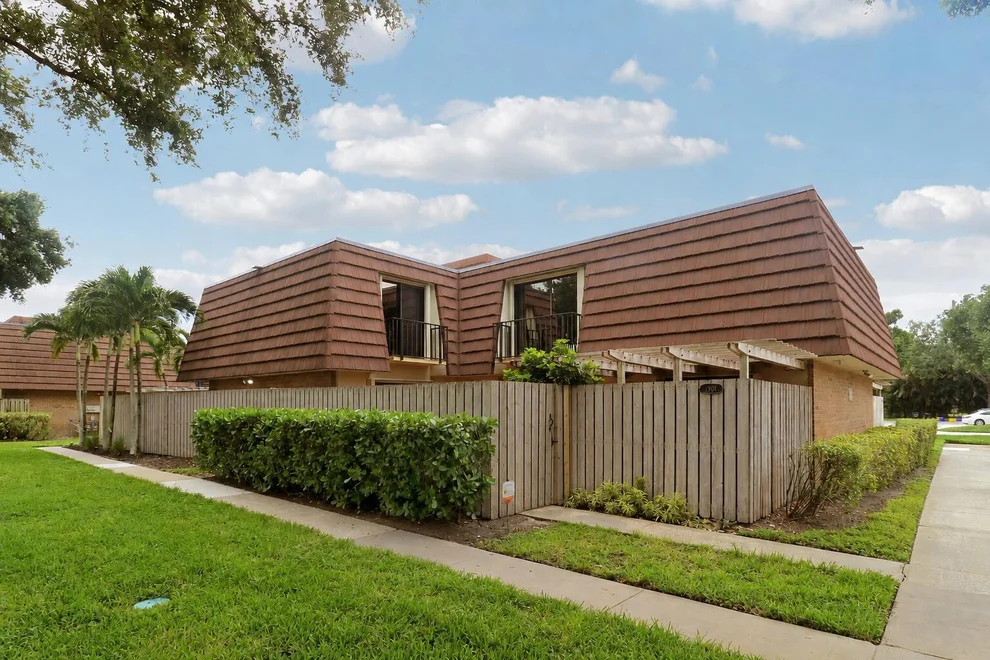Unit for sale at 1901 19th Lane, Palm Beach Gardens, FL 33418