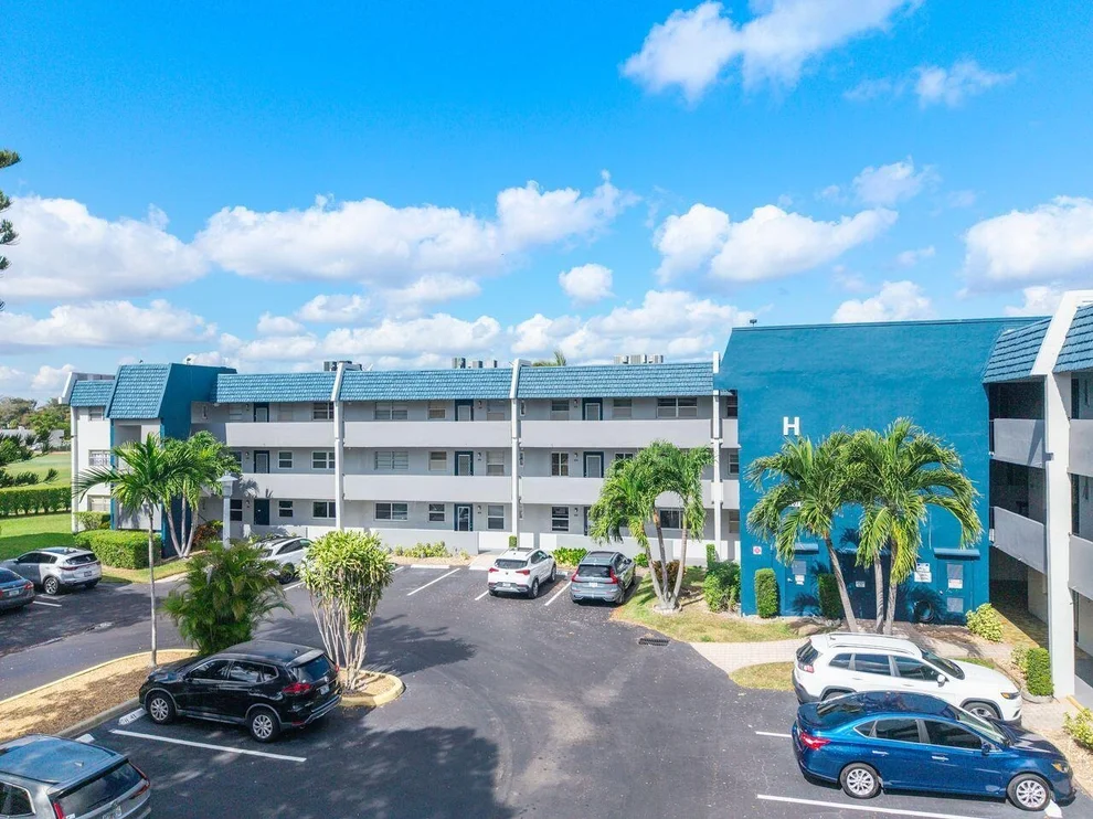 Unit for sale at 7807 Golf Cir Drive, Margate, FL 33063