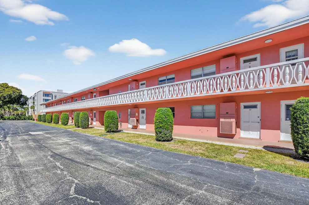 Unit for sale at 300 NE 20th Street, Boca Raton, FL 33431