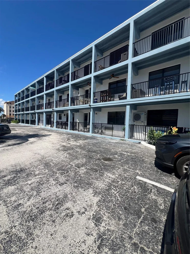 Unit for sale at 321 Wilson Street, Hollywood, FL 33019