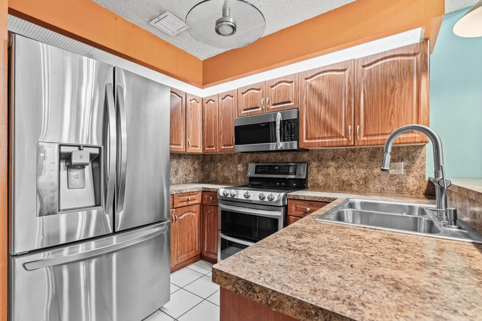 Unit for sale at 7198 Sportsmans Drive, North Lauderdale, FL 33068