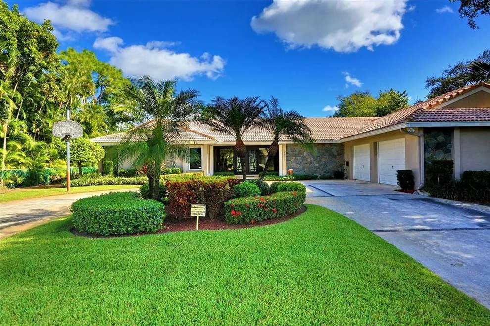 Unit for sale at 2821 Fairway Drive, Hollywood, FL 33021