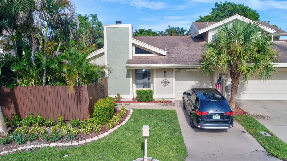 Unit for sale at 7507 E Sierra Drive E, Boca Raton, FL 33433