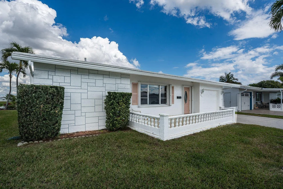 Unit for sale at 2001 SW Roma Way SW, Boynton Beach, FL 33426