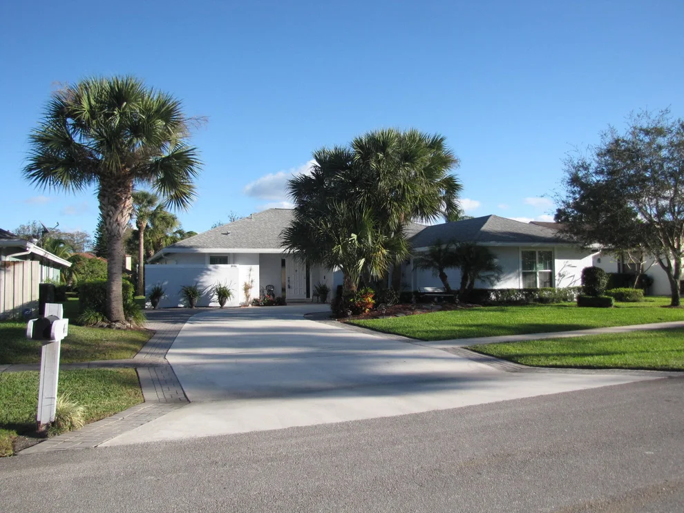 Unit for sale at 896 Lemongrass Lane, Wellington, FL 33414