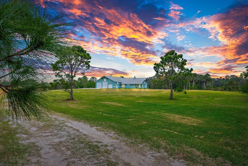 Unit for sale at 13273 SE 26th Lane, Okeechobee, FL 34974