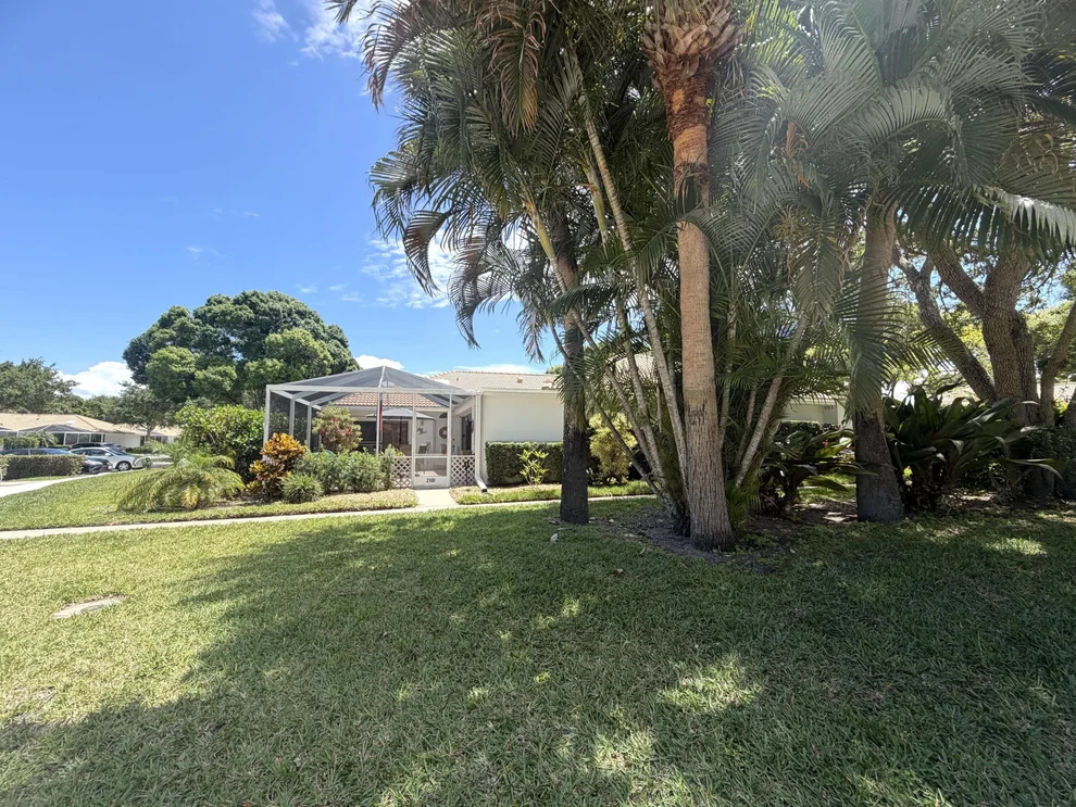 Unit for sale at 2101 Pin Oak Court, Palm Beach Gardens, FL 33410
