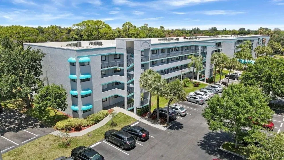 Unit for sale at 4725 Lucerne Lakes Boulevard, Lake Worth, FL 33467