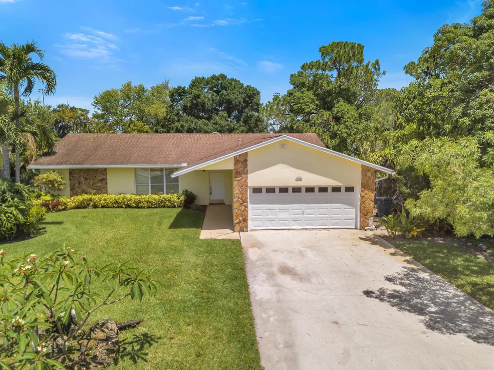 Unit for sale at 104 Dove Circle, Royal Palm Beach, FL 33411