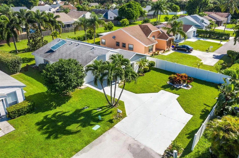 Unit for sale at 8281 Cedar Hollow Lane, Boca Raton, FL 33433