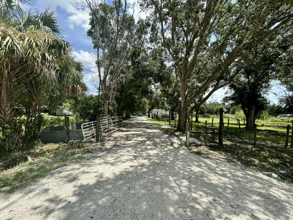 Unit for sale at 10810 NW 8th Avenue, Okeechobee, FL 34972