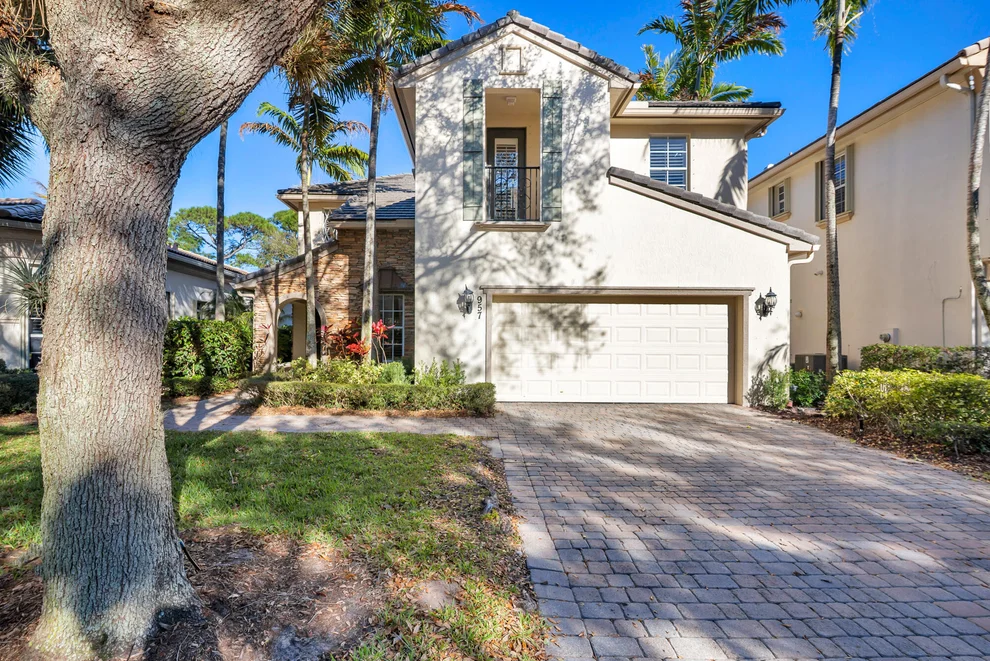 Unit for sale at 957 Mill Creek Drive, Palm Beach Gardens, FL 33410