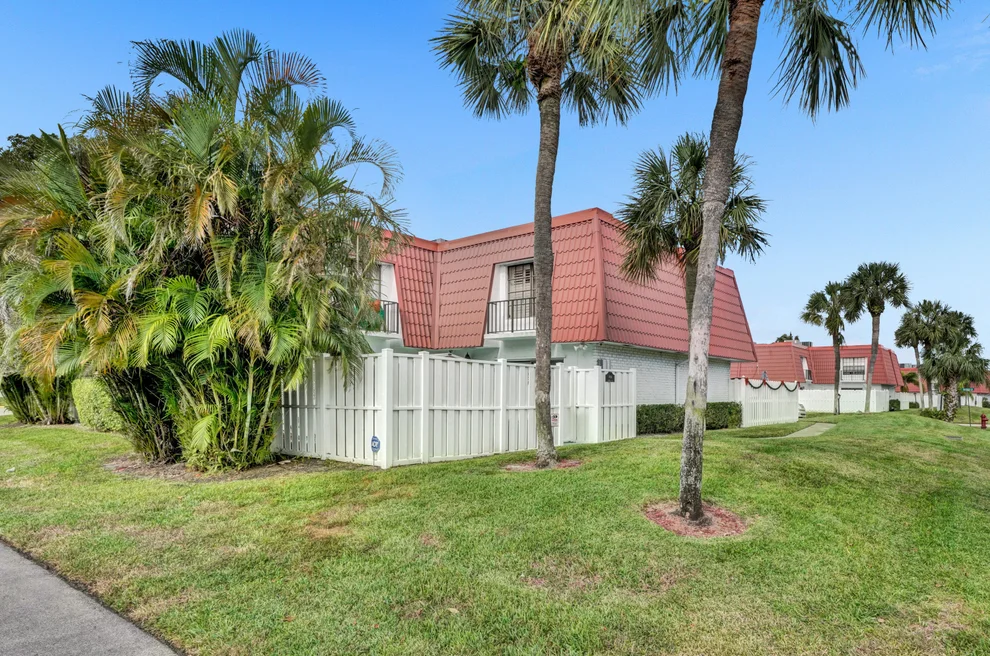 Unit for sale at 1406 Oxford Lane, Boynton Beach, FL 33426