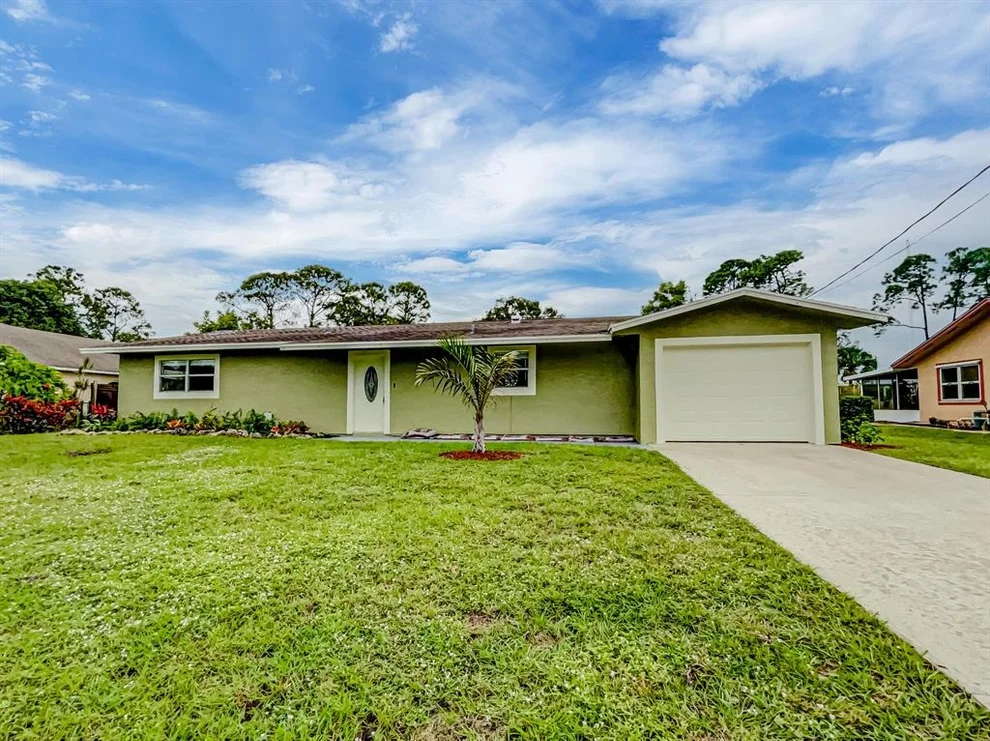Unit for sale at 325 SE Calmoso Drive, Port St Lucie, FL 34983