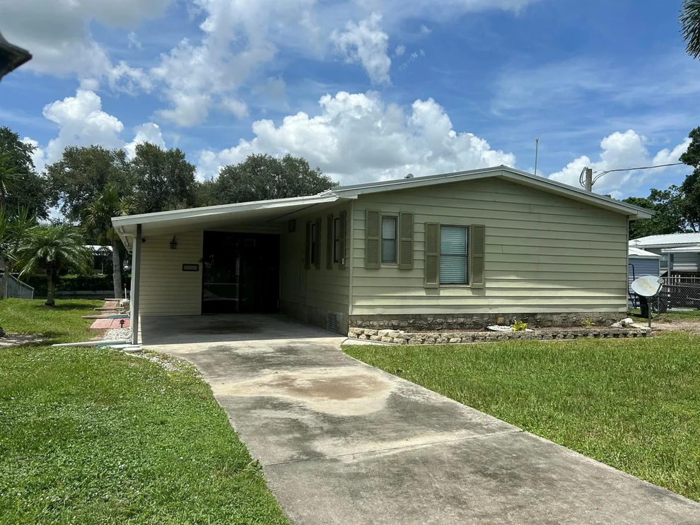 Unit for sale at 3135 SE 20th Court, Okeechobee, FL 34974