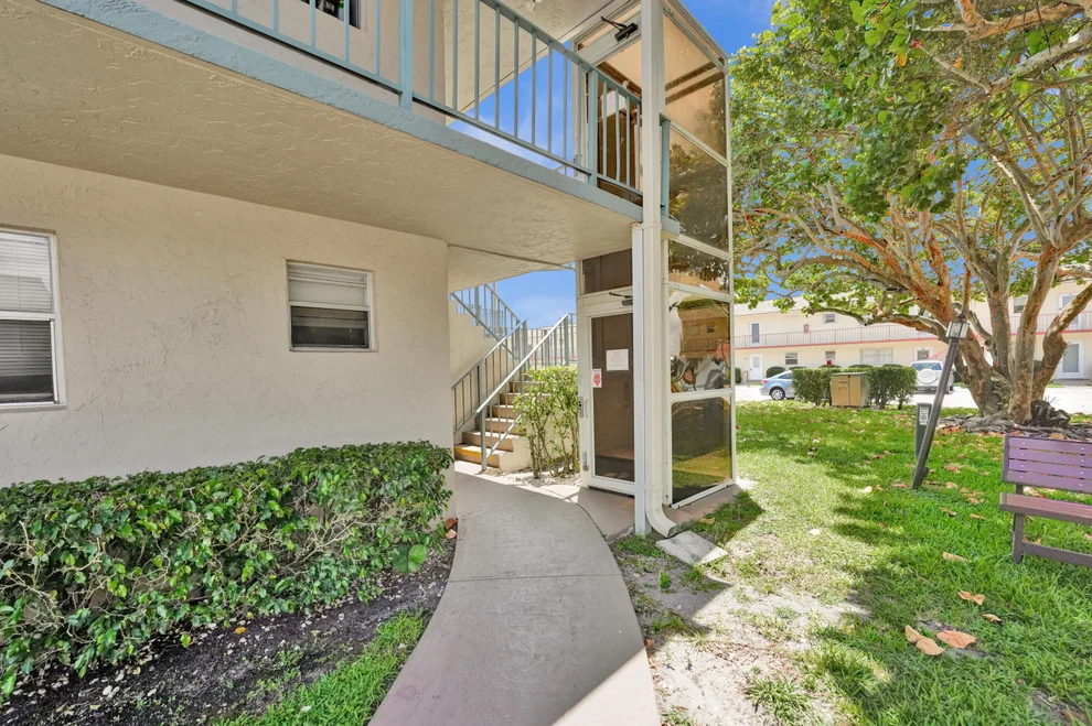 Unit for sale at 212 Oxford 200, West Palm Beach, FL 33417