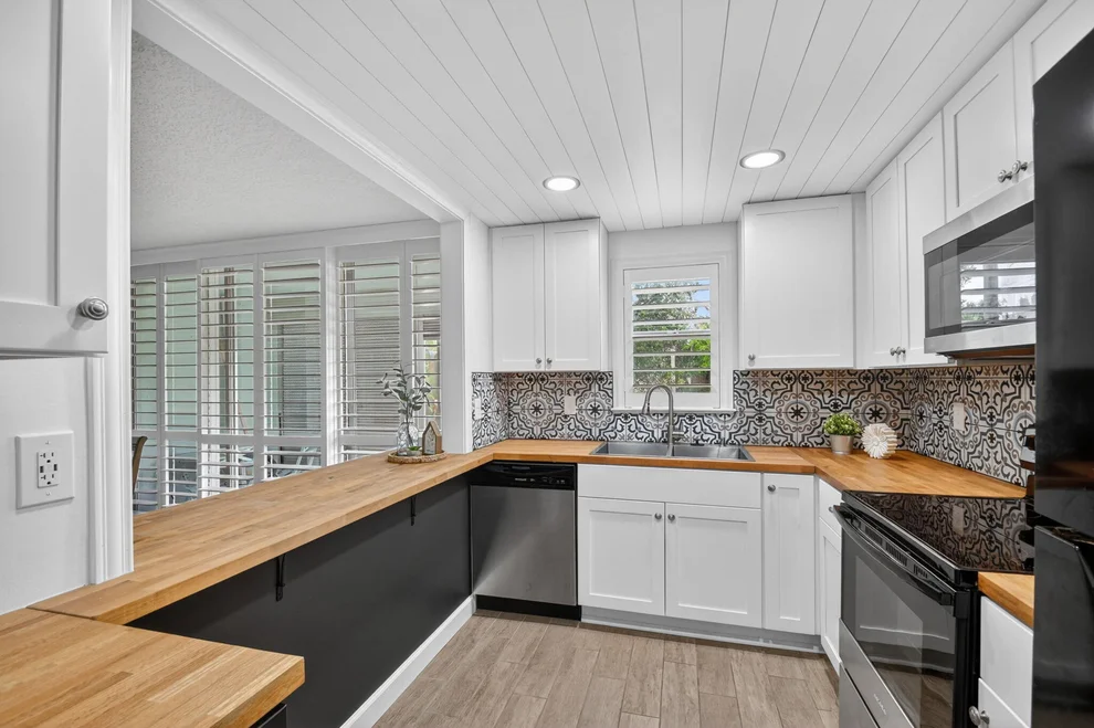Unit for sale at 500 Davis Road, Palm Springs, FL 33461