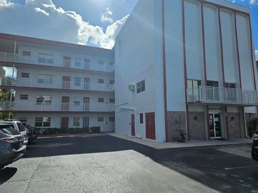 Unit for sale at 4000 NW 44th Avenue, Lauderdale Lakes, FL 33319
