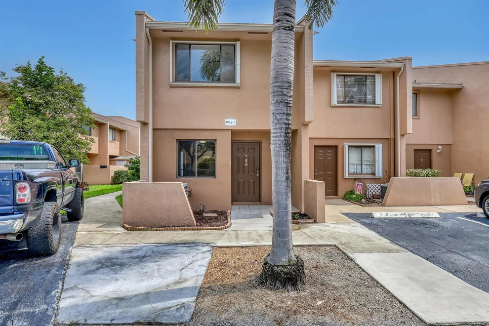 Unit for sale at 139 Sparrow Drive, Royal Palm Beach, FL 33411