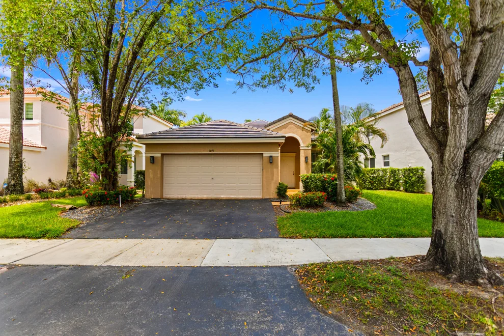 Unit for sale at 1071 Bluewood Terrace, Weston, FL 33327