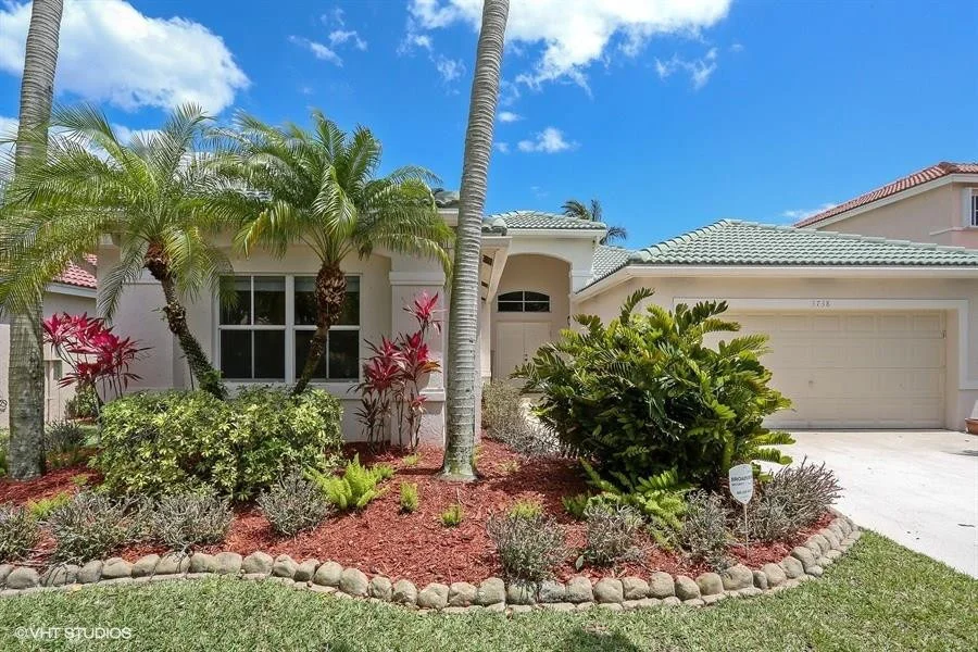 Unit for sale at 3738 Condor Court, Weston, FL 33331