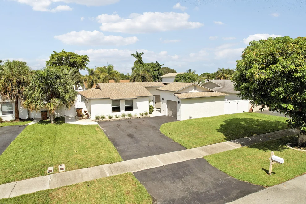 Unit for sale at 275 NW 39th Way, Deerfield Beach, FL 33442