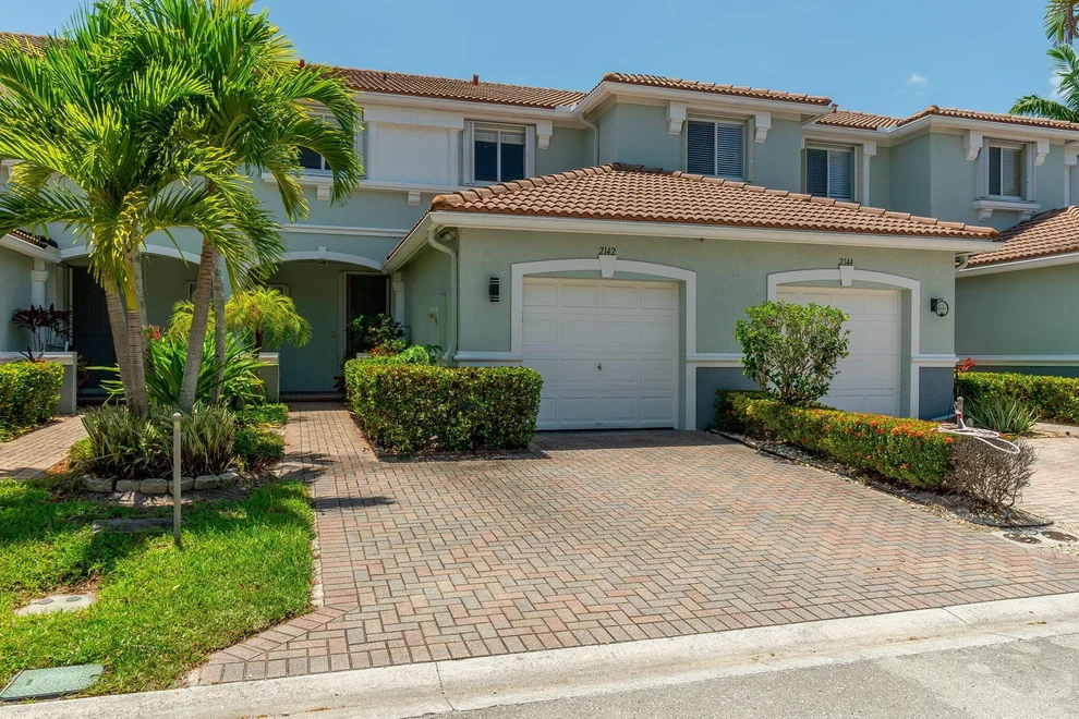 Unit for sale at 2142 Oakmont Drive, Riviera Beach, FL 33404