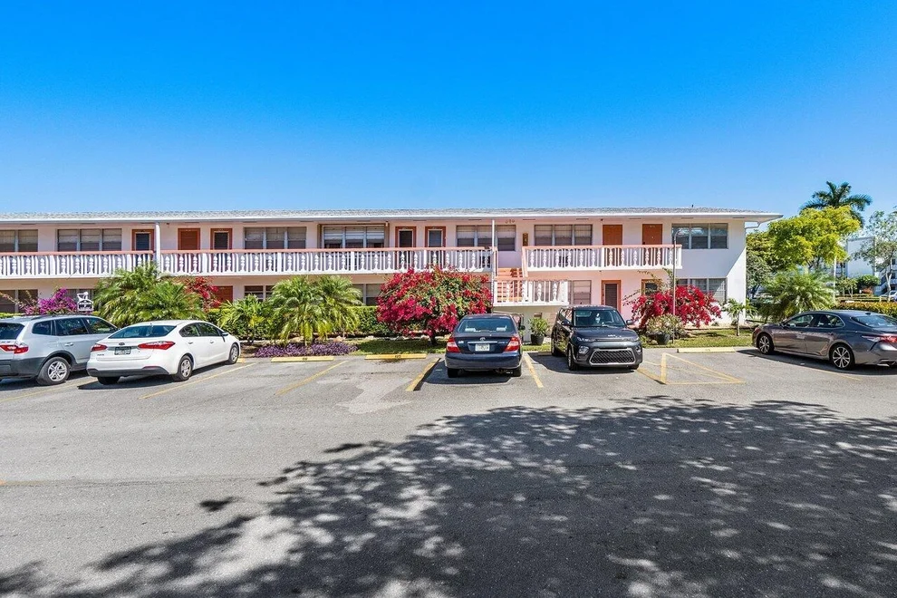Unit for sale at 124 Windsor F, West Palm Beach, FL 33417