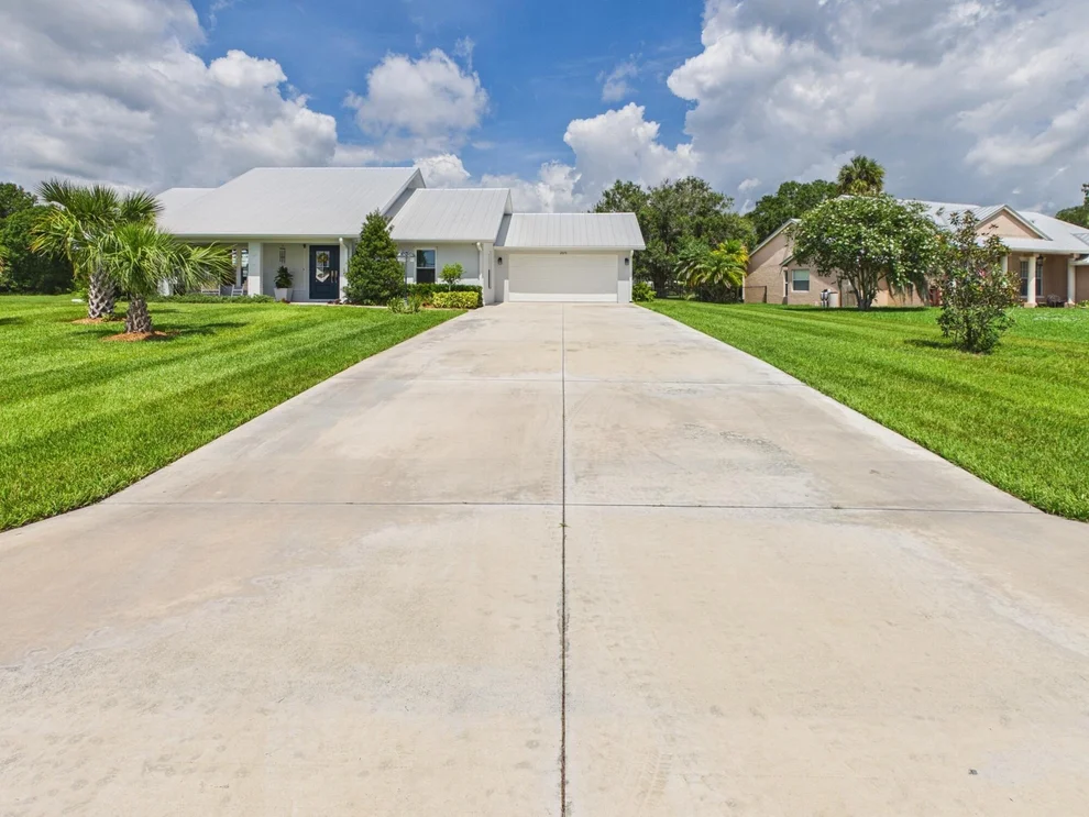 Unit for sale at 2075 SE 9th Avenue, Okeechobee, FL 34974