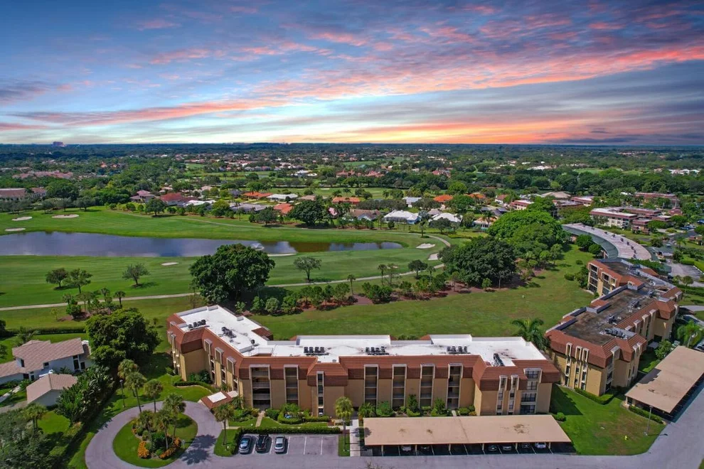 Unit for sale at 5350 Woodland Lakes Drive, Palm Beach Gardens, FL 33418