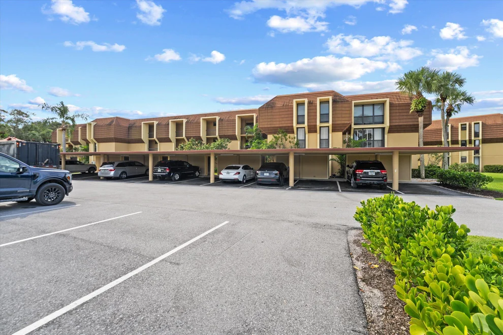 Unit for sale at 5344 Woodland Lakes Drive, Palm Beach Gardens, FL 33418