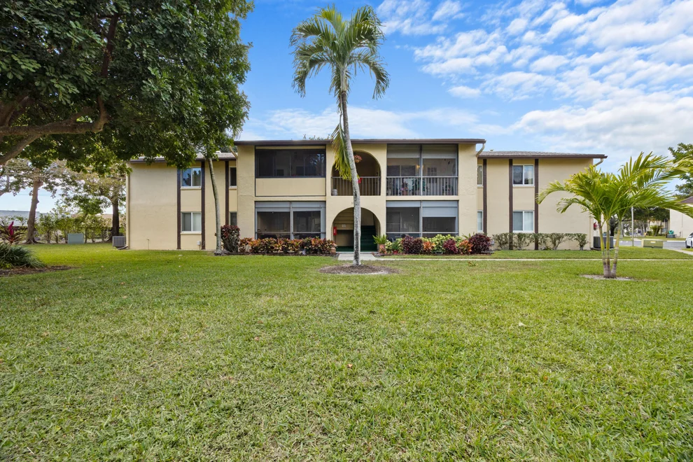 Unit for sale at 306 Pine Ridge Circle, Greenacres, FL 33463