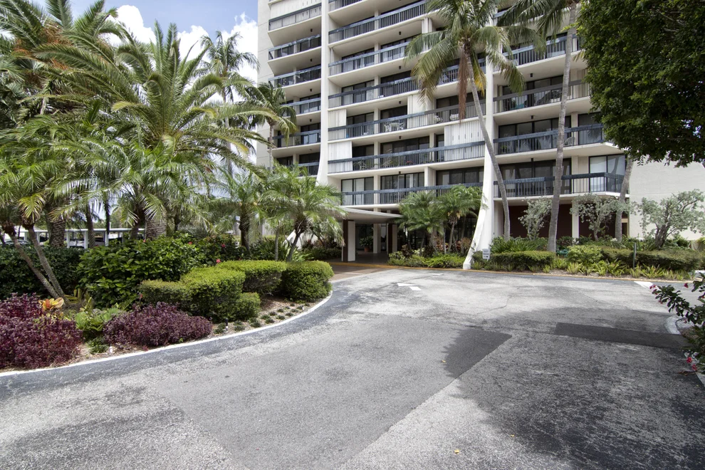 Unit for sale at 2400 Presidential Way, West Palm Beach, FL 33401