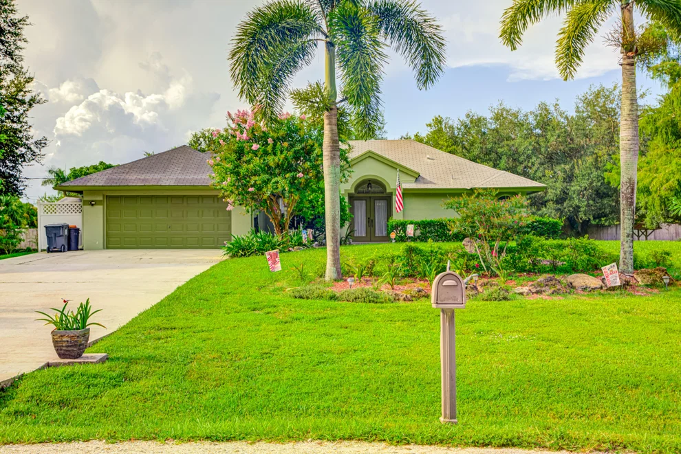 Unit for sale at 17838 33rd Road N, The Acreage, FL 33470