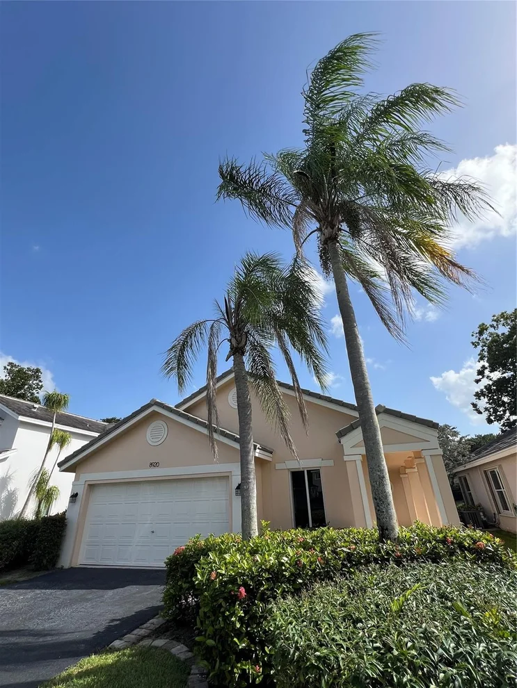 Unit for sale at 8920 Woodside Court, Davie, FL 33328