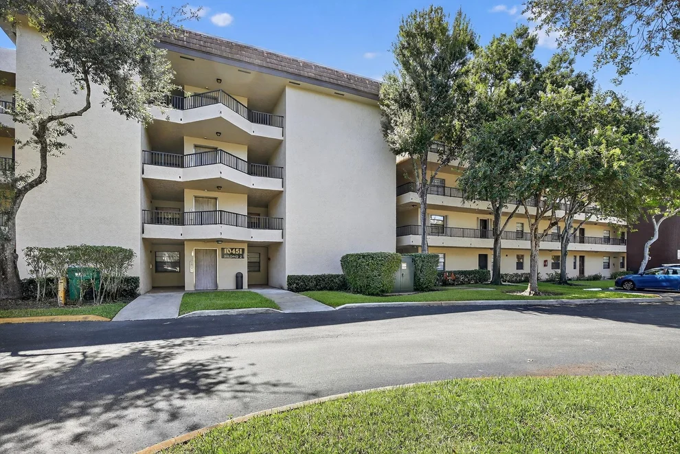 Unit for sale at 10451 W Broward Boulevard, Plantation, FL 33324