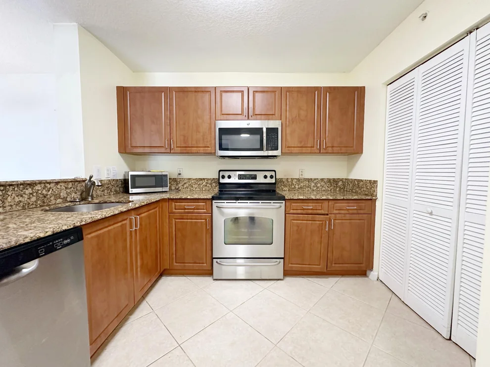 Unit for sale at 529 E Sheridan Street, Dania Beach, FL 33004
