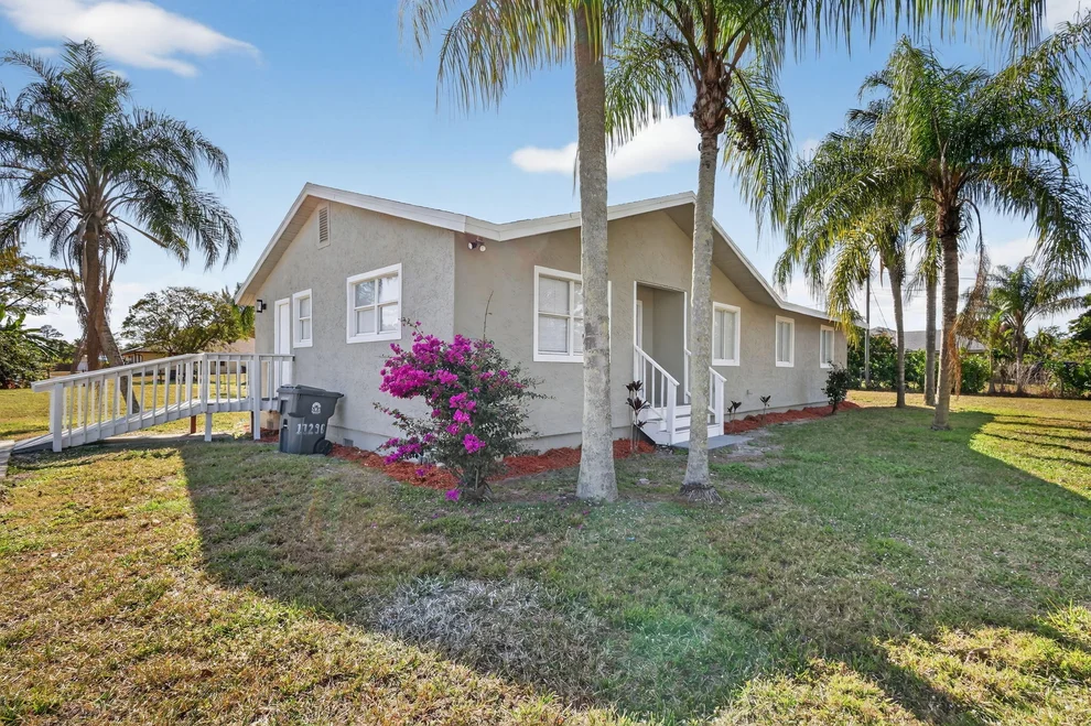 Unit for sale at 17296 W Sycamore Drive W, The Acreage, FL 33470