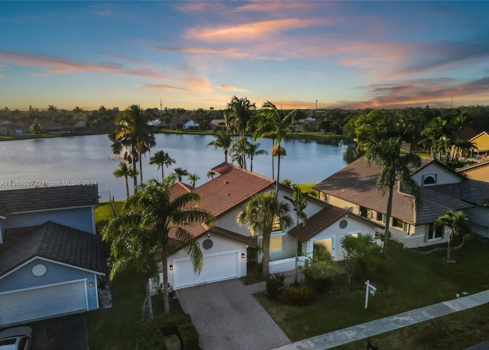 Unit for sale at 1661 E Oak Knoll Circle, Davie, FL 33324