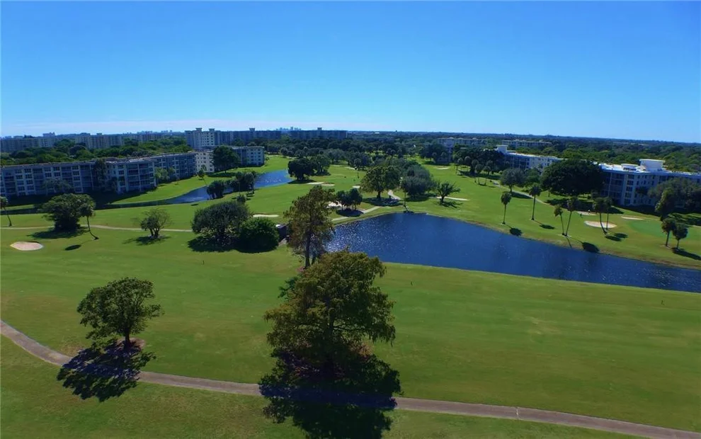 Unit for sale at 3520 Oaks Way, Pompano Beach, FL 33069