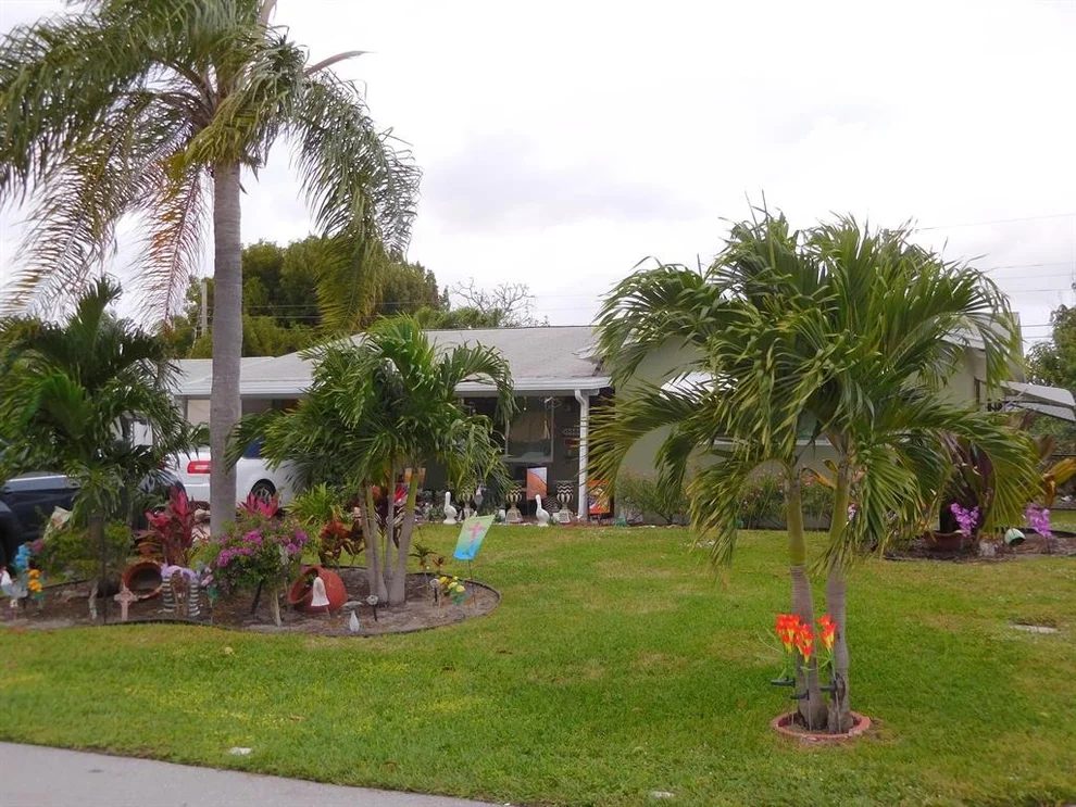 Unit for sale at 1125 Pine Tree Drive, Lantana, FL 33462