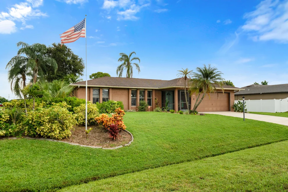 Unit for sale at 297 SW Grove Avenue, Port St Lucie, FL 34983