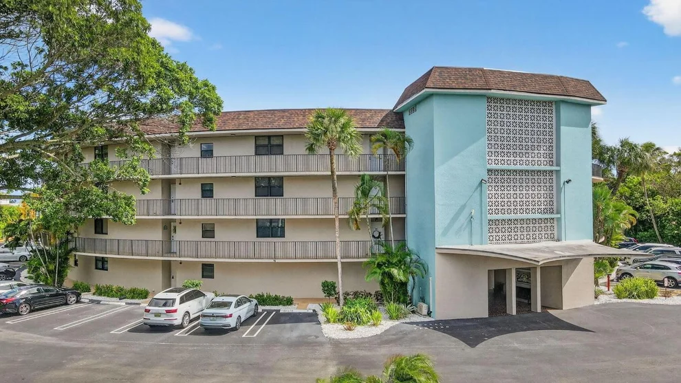 Unit for sale at 2424 N Federal Highway, Boynton Beach, FL 33435